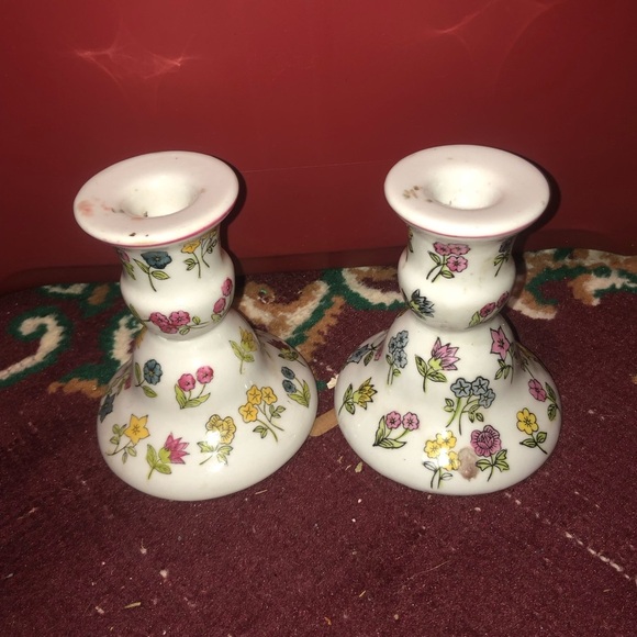 Vintage White Floral Accented Candle Holders. Table candles, home decor, used - Picture 7 of 7